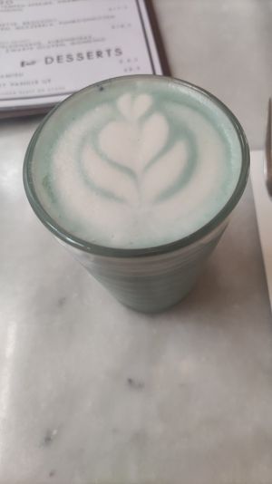 Vlinderewrtenbloesem latte at HART in Antwerpen