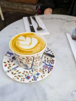 Golden milk at HART in Antwerpen