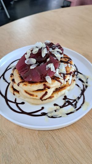 Pancakes hybiscus pear chocolate at HART in Antwerpen