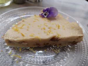 Cashew citroen taart met speculoosbodem at HART in Antwerpen