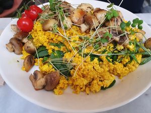 Scrambled tofu with mushrooms, salad and toast! at HART in Antwerpen
