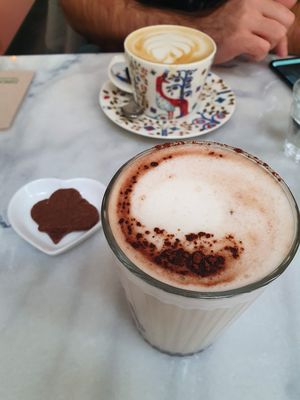 Hot choc and cappuccino at HART in Antwerpen