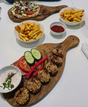 Food at Falafel en Hummus in The Hague
