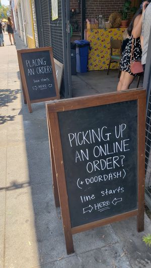 1/2way through '22 and this place is still using covid 2020 guidelines at Belle's Bagels in Los Angeles