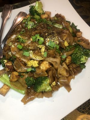 Delicious Pad See Ew with perfectly fried little tofu cubes 🌱💚  at Papaya Bay in Banning