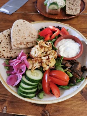 Shawarma caulibowl (nothing to do with shawarma..) at De Ontdekking in Utrecht
