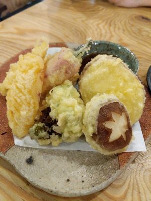 Seasonal vegetable tempura at Beer Komachi in Kyoto
