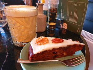 Golden latte with oat milk & carrot cake ("Worteltaart") at Meneer Nilsson in Zierikzee