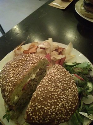 Zeewierburger at Meneer Nilsson in Zierikzee