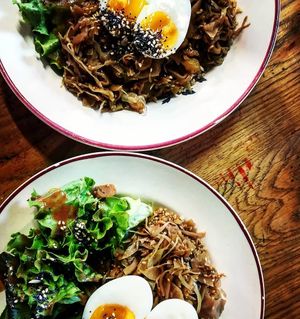 Plat asiatique aux nouilles sautées at ORA in Nantes