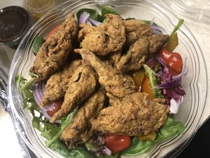 Vegan chicken supreme salad : grape tomato, lettuce , onion, pepper, spinach, with oyster mushrooms   at Toma-Tis in Elmont