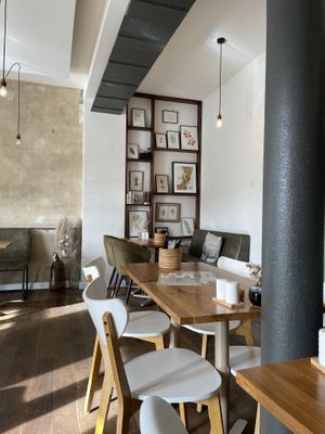 Inside of the cafeeteria  at Oscar Natural Good Food & Bar in Koblenz