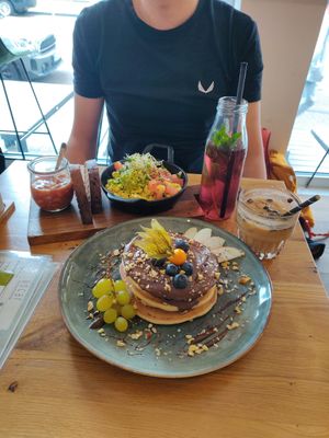 Scrambled tofu and nut love pancakes at Oscar Natural Good Food & Bar in Koblenz