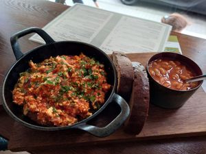 Bohnen und Rührtofu at Oscar Natural Good Food & Bar in Koblenz