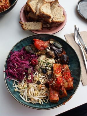 Tofubowl at Oscar Natural Good Food & Bar in Koblenz