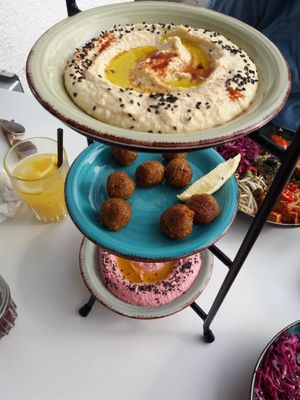 Hummus und Falafel at Oscar Natural Good Food & Bar in Koblenz