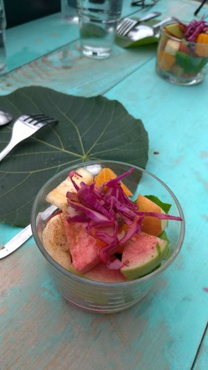 Fresh fruit salad at ZìRán' ÉrRán 自然而然 - Naturally in Beinan