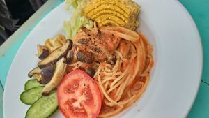 Fresh tomato sauce spaghetti at ZìRán' ÉrRán 自然而然 - Naturally in Beinan