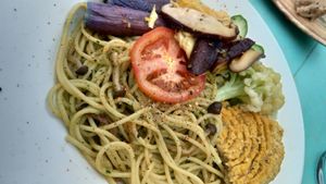 Taiwan-style pesto spaghetti at ZìRán' ÉrRán 自然而然 - Naturally in Beinan