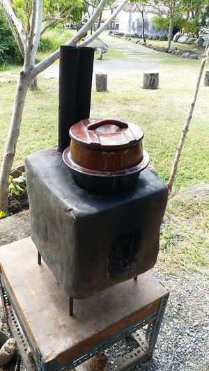 Rice is cooked by firewood at ZìRán' ÉrRán 自然而然 - Naturally in Beinan