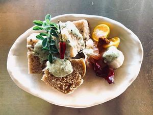 Bread at ZìRán' ÉrRán 自然而然 - Naturally in Beinan