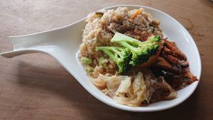 Stewed rice with broccoli, taro, edamame, pickled cabbage, pumpkin, tofu... NTD230 at ZìRán' ÉrRán 自然而然 - Naturally in Beinan