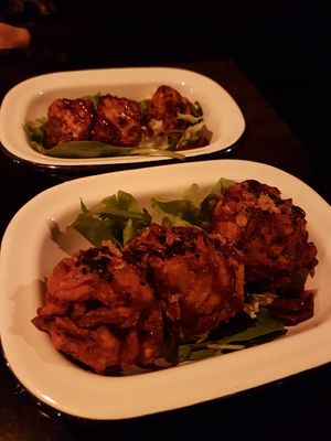 Onion bhajis and tempeh tandoori starters at Cinnamon Lounge and Dining in Keynsham