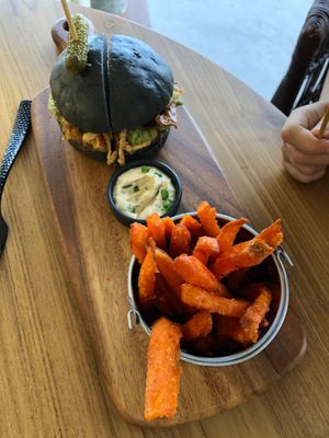 Burger at Halapua by Kapuhala in Koh Samui