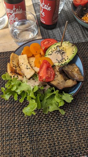 Vegan Buddah bowl at Le Chat Chapeaute in Foix