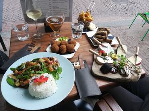 shrimp, bitterballen, fries, THE VEGAN CHEESE OMG at New Vegas in Haarlem