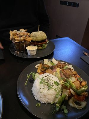 Thai wok and Royals burger  at New Vegas in Haarlem