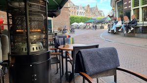 Petrol heaters in the middle of Summer. It was 20°!! 😔 at New Vegas in Haarlem