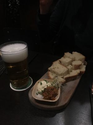 bread as a starter with aioli and tomato tapenade at New Vegas in Haarlem