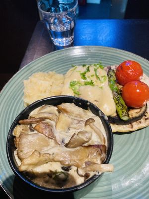 Super lekkere steak van selderie   at New Vegas in Haarlem