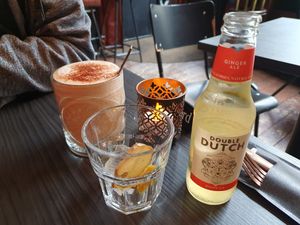 Ginger beer and chai latte at New Vegas in Haarlem