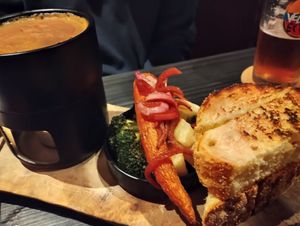 No cheese fondue with veggies & bread at New Vegas in Haarlem