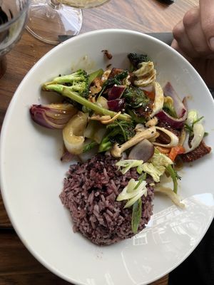 Stir fry with 3D printed seitan  at New Vegas in Haarlem