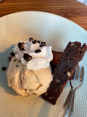 Brownie with ice cream and whipped cream at New Vegas in Haarlem