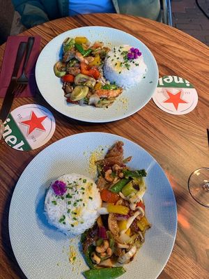 Shrimpz and chiken deliciousness  at New Vegas in Haarlem