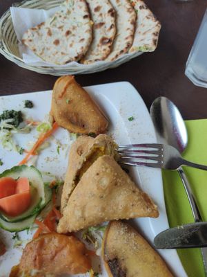 Samosas, pakora and naan bread at Taj Mahal in Oberstdorf