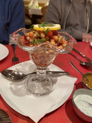 Kirchererbsen mit Tomaten und Zwiebeln  at Taj Mahal in Oberstdorf