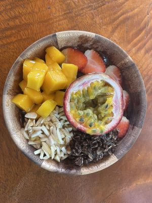 Acai bowl, with actual real Acai 👍🏻 #Veganuary at Hosay Bowl in Phuket