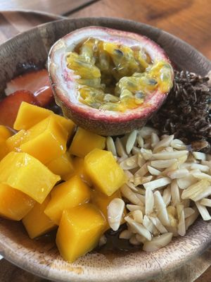 I loved the Fresh Passion Fruit.! 🙏🏻☺️ #Veganuary at Hosay Bowl in Phuket