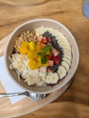 Regular acai bowl at Hosay Bowl in Phuket