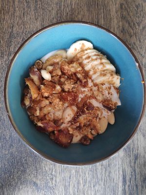 Almond yogurt bowl at Blend in Haarlem