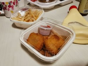 Vegan nuggets and fries at Tsumugu Cafe in Tokyo
