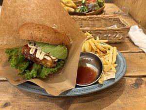 Avocado burgerr  at Tsumugu Cafe in Tokyo