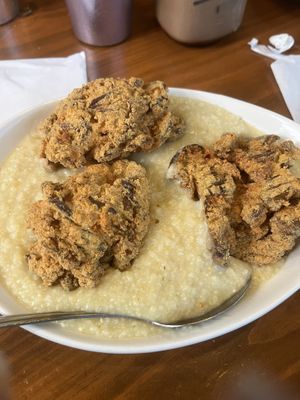 ‘Shroom and grits..SO GOOD!!  at Vegan Avenue in San Antonio