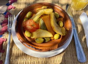 Gemüse und Brot, einfach aber sooooo gut    at Chez Mariama Berbere  in Marrakech