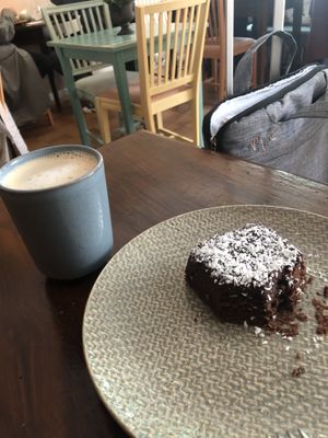 Kärleksmums and coffee with oat milk  at Vegano's in Uppsala